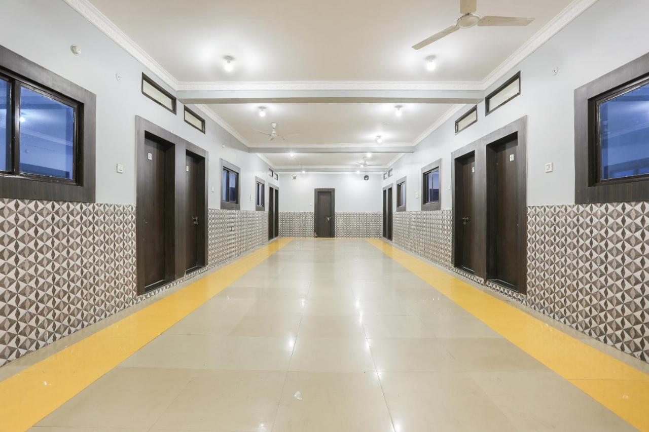Oyo 60844 Jash Garden Restaurant Hotel