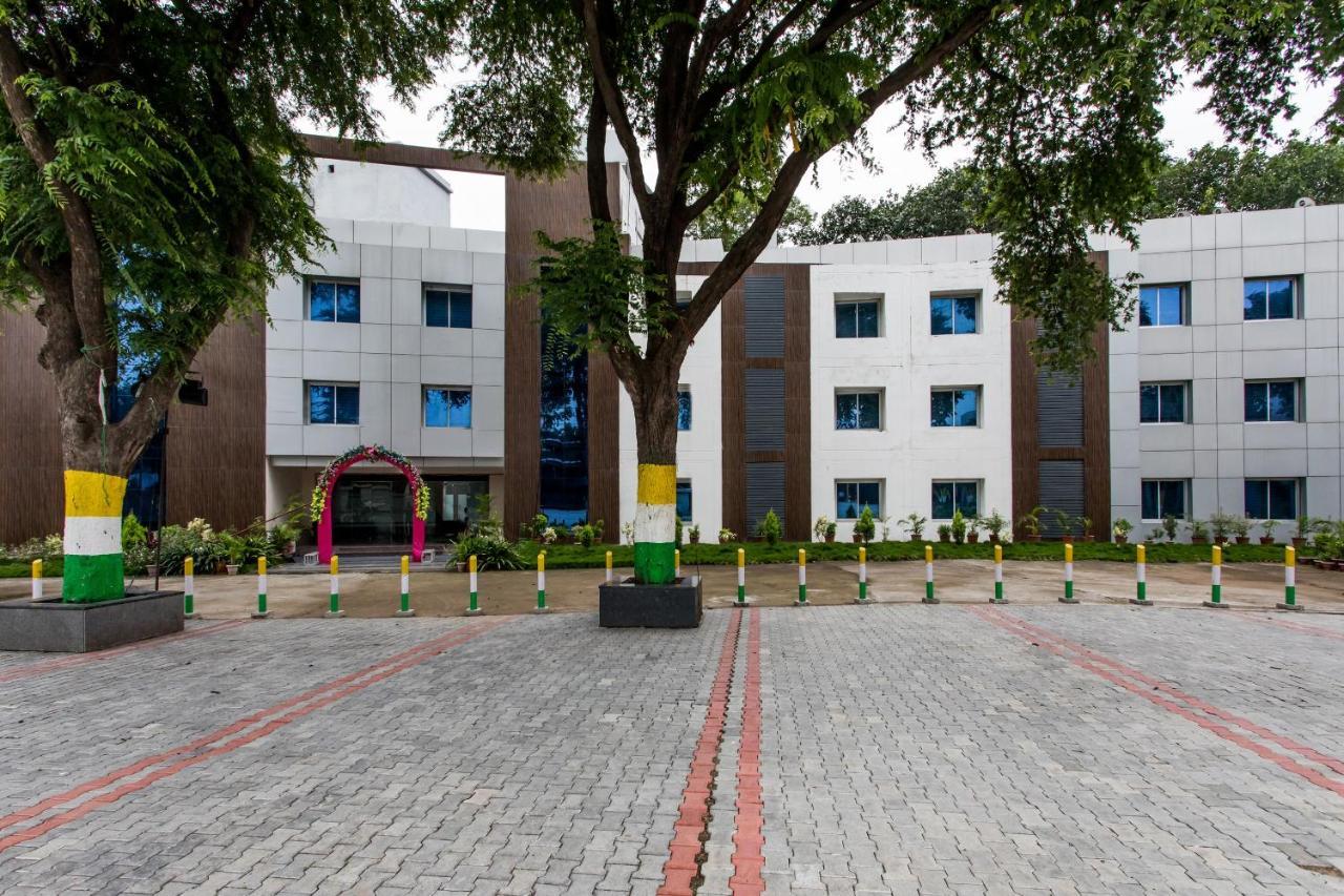 Oyo 18440 Shri Ramkrishna Bagh Hotel