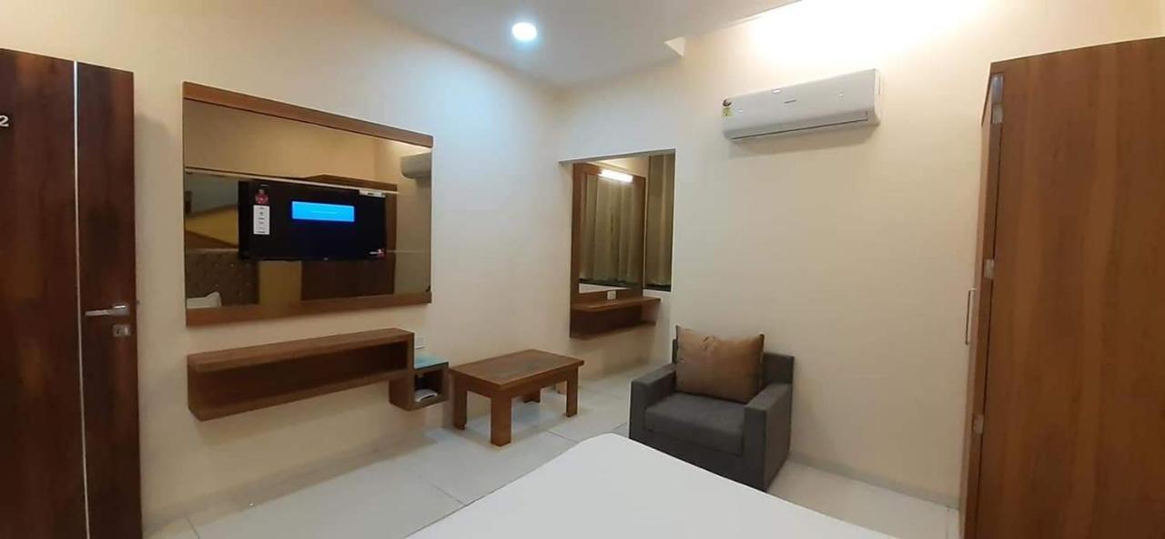 Hotel Giri Shankara