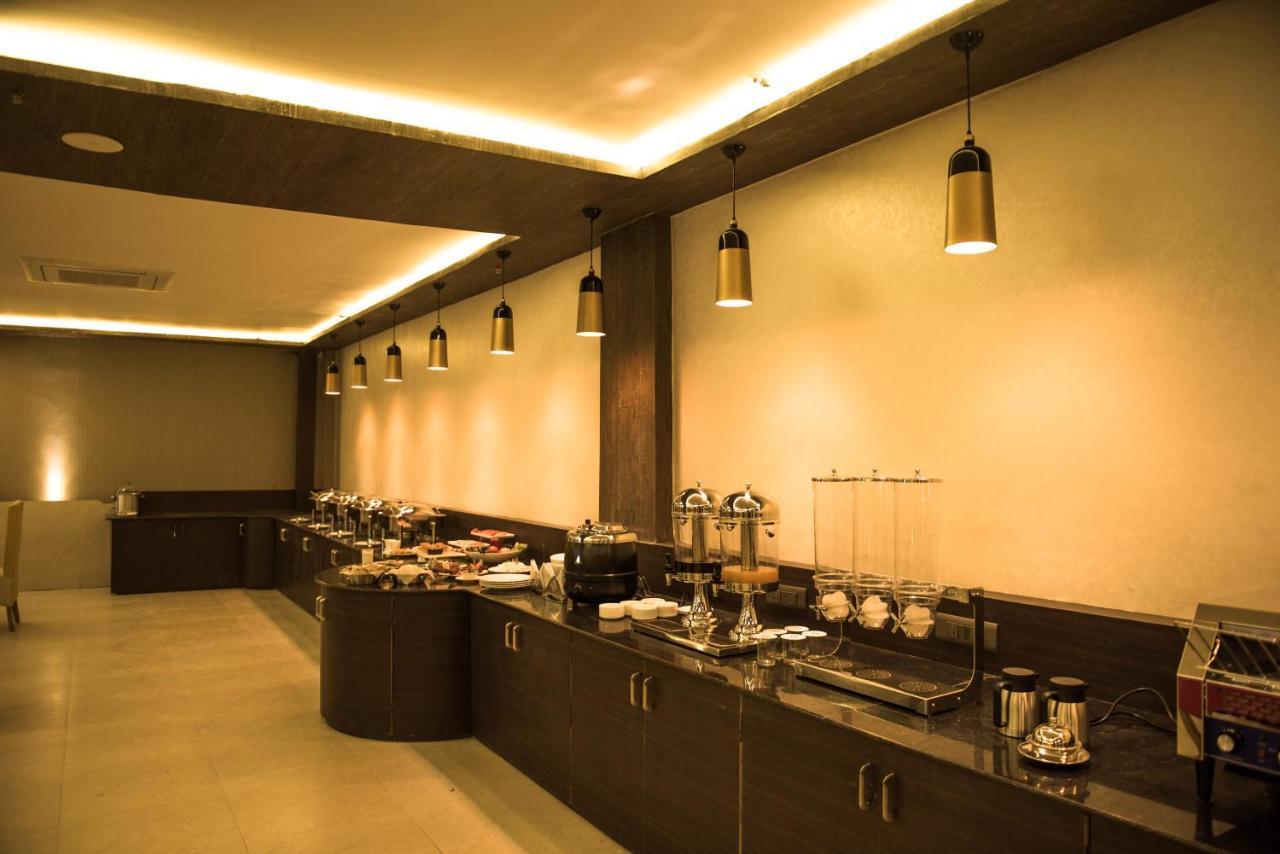 Cosmopolitan 2* Indore