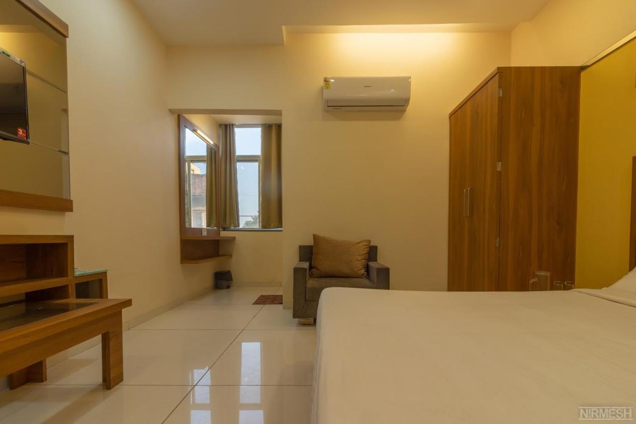 Hotel Giri Shankara