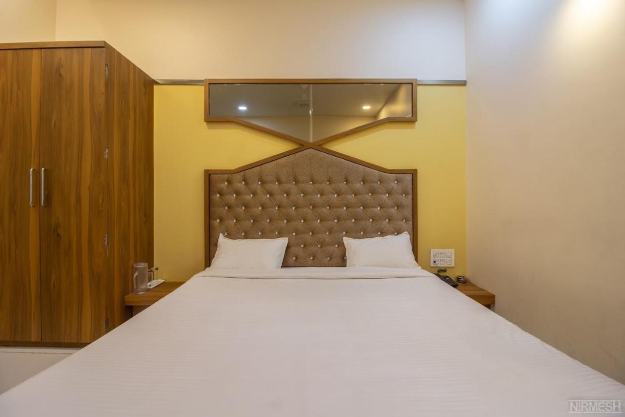 Hotel Giri Shankara Indore