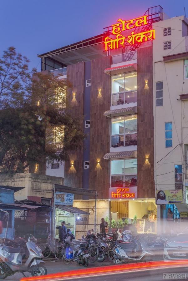 Hotel Giri Shankara Indore