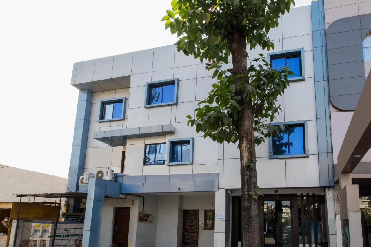 Hotel Oyo 2533 Pride 3*